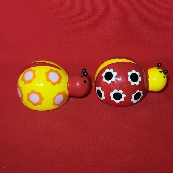 Ladybug Garden Colorful Ceramic Salt & Pepper Shakers - Picture 7 of 10